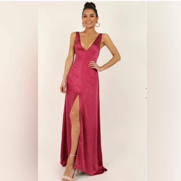 Showpo. Dresses & Skirts - Showpo Maxi Dress Women’s Size 6 Satin Hot Pink Slit Front Sleeveless Gown B20